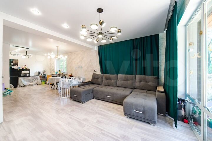 Коттедж 206,4 м² на участке 7,6 сот.