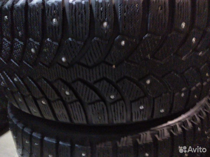 Bridgestone Blizzak Spike-01 225/50 R17