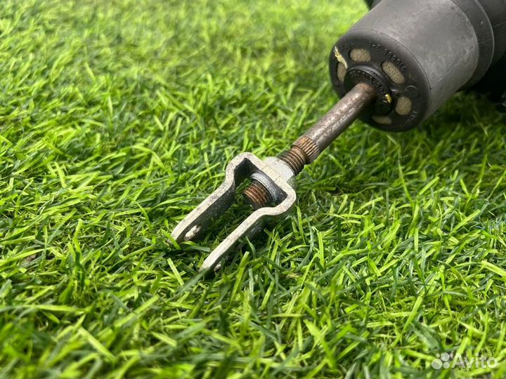 Главный тормозной цилиндр Toyota Sequoia XK60