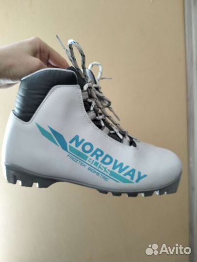 Лыжные ботинки