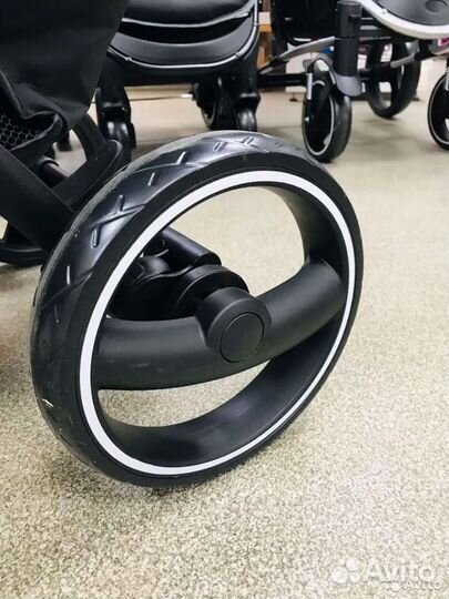 Коляска прогулочная новая