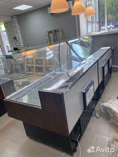 Витрина холодильная в магазин в отличном состоянии