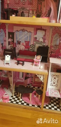 Большой кукольный домик