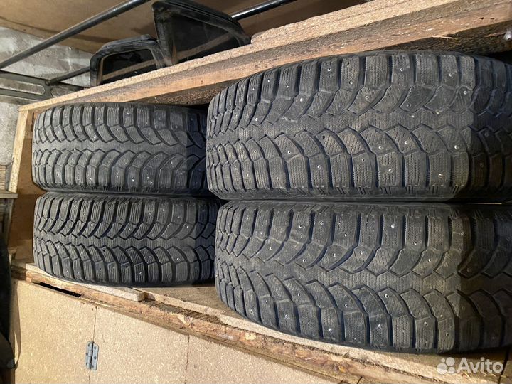 Bridgestone Sneaker 225/60 R17