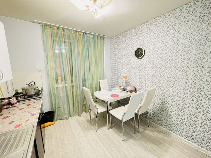 2-к. квартира, 52 м², 1/4 эт.