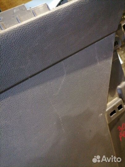 Консоль центральная Peugeot 3008