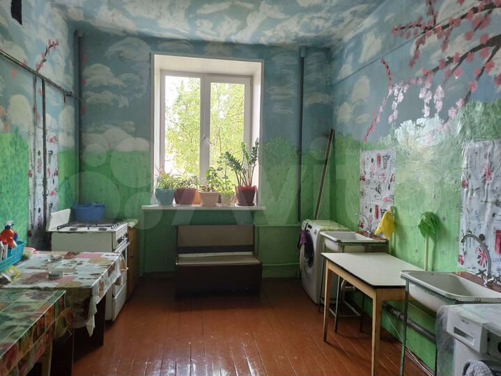 Комната 18 м² в 8-к., 2/4 эт.