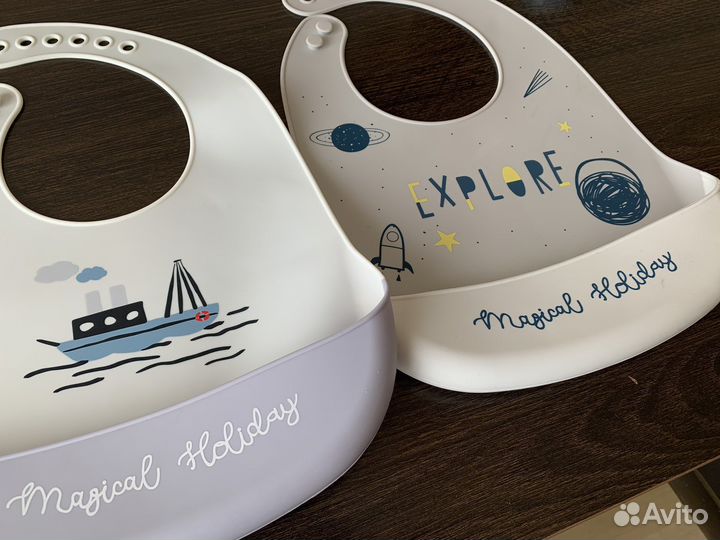 Нагрудник силиконый с карманом