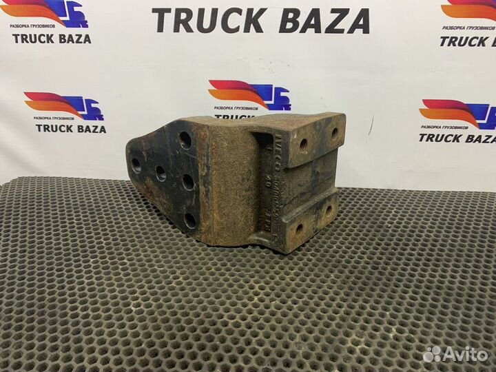 Кронштейн торсиона кабины левый Iveco Stralis