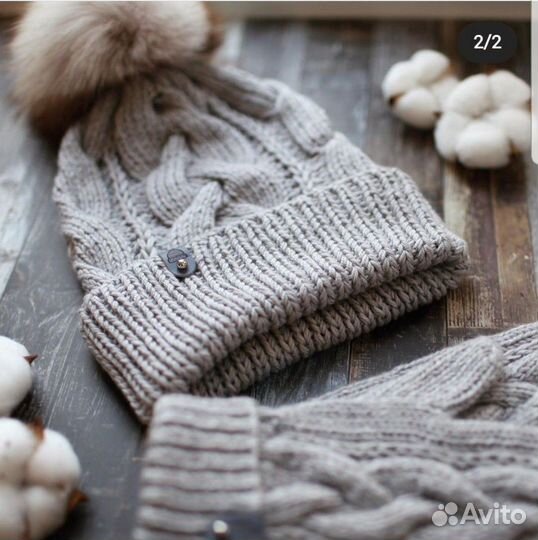 Шапка и варежки ручной работы