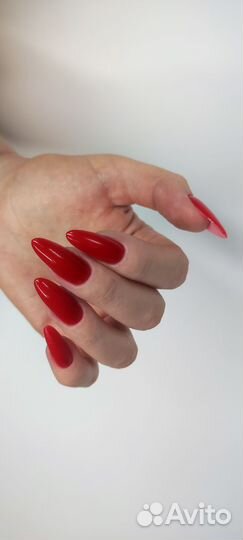 Модель на маникюр