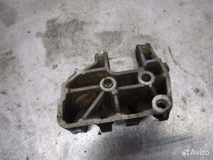 Кронштейн генератора Лада Приора 21126 2008