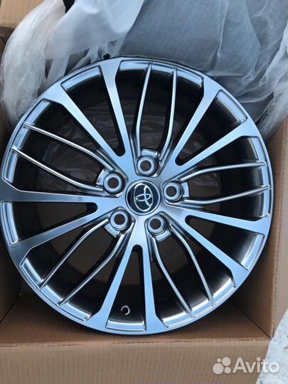 Новая Camry 2018 R17