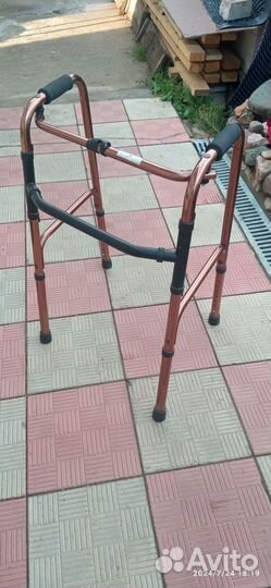 Ходунки для взрослых шагающие