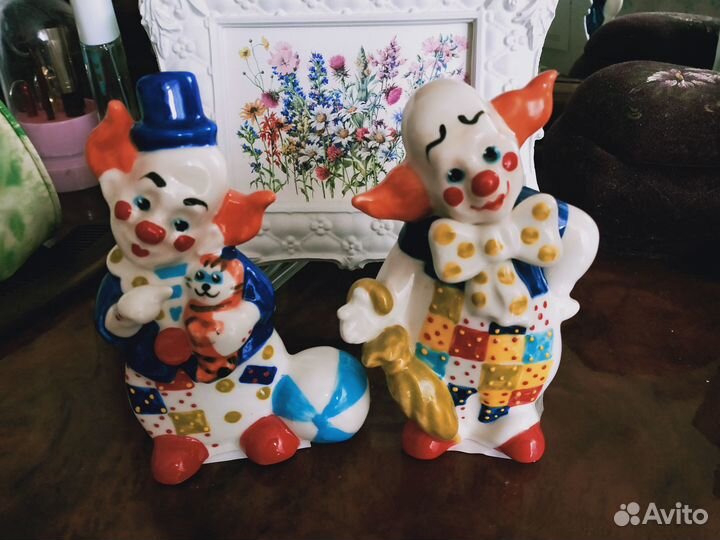 Дети на заборчике