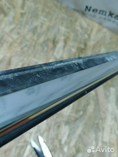 Молдинг стекла передний левый Audi A4 B8 B8