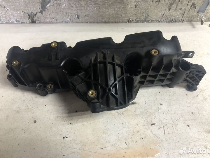 Впускной коллектор Volkswagen Passat B6 дизель