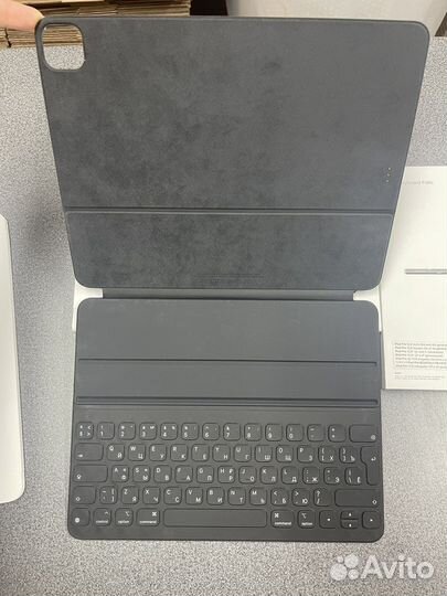 Чехол-клавиатура iPad SmartKeyboardFolio