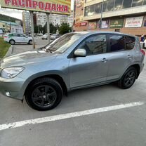 Toyota RAV4 2.0 AT, 2005, 250 000 км, с пробегом, цена 850 000 руб.