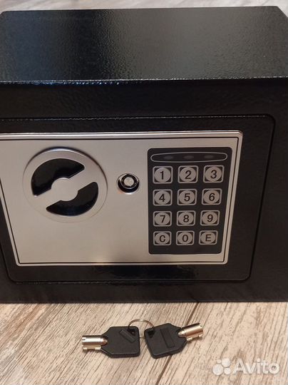 Сейф металлический