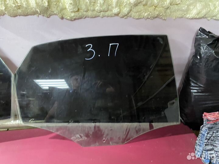 Боковое стекло Volkswagen Polo 2012г (задние)