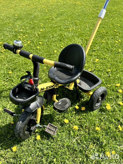 Детский велосипед с ручкой