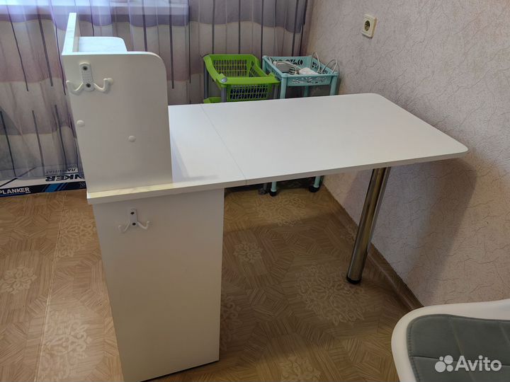 Маникюрный стол складной бу