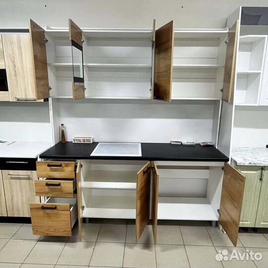 Кухня с толстой столешницей