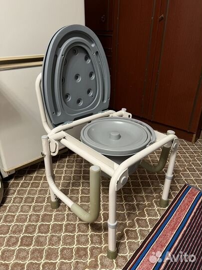 Стул кресло с санитарным оснащением (стул-туалет)