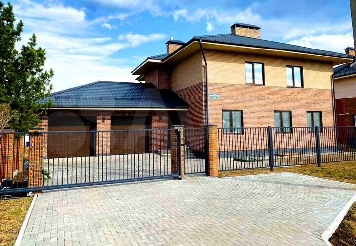 Коттедж 330 м² на участке 8,4 сот.