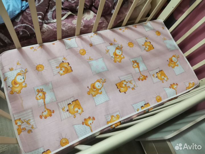 Детская кроватка с поперечным маятником