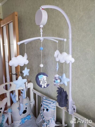 Мобиль на кроватку из фетра