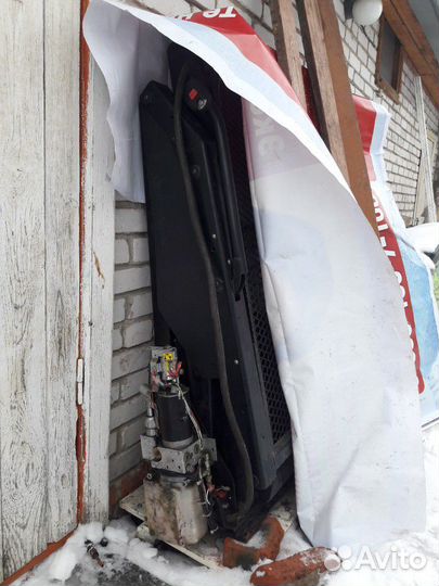 Подьемник на авто для инвалидов колясочников