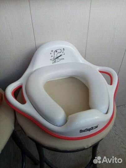Детское сиденье на унитаз