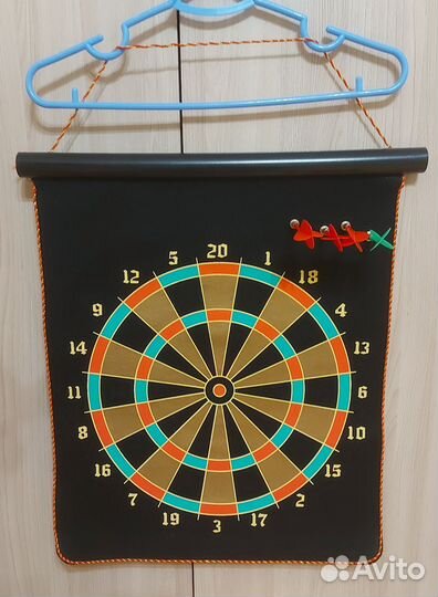 Дартс мишень и 4 дротика