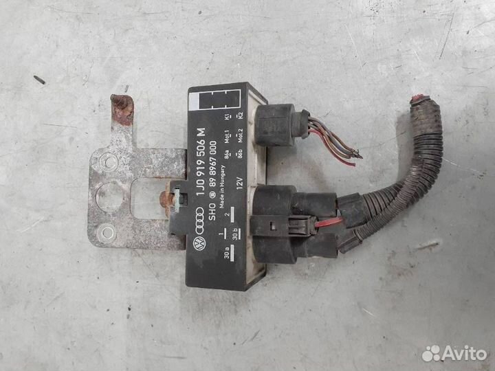 Реле электровентилятора Skoda Octavia (A4) рест