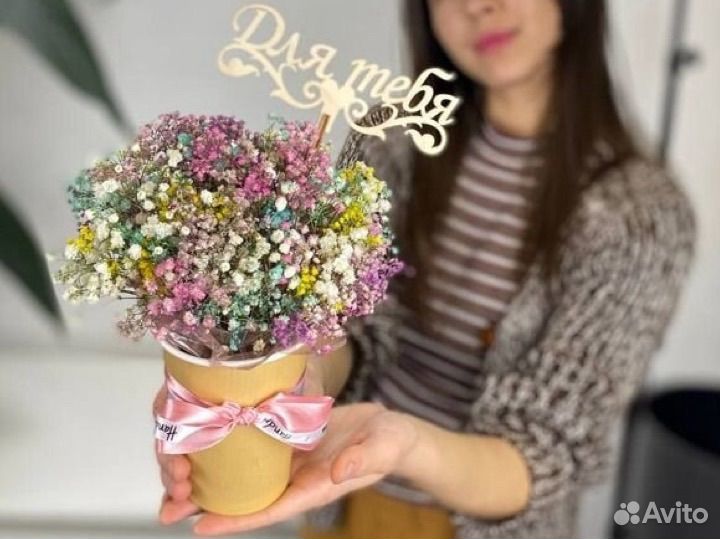 Композиция из гипсофилы в стаканчике