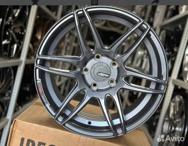 Диски R17 7,5J 5x114,3 ET26 Cosmis Racing MR II GM