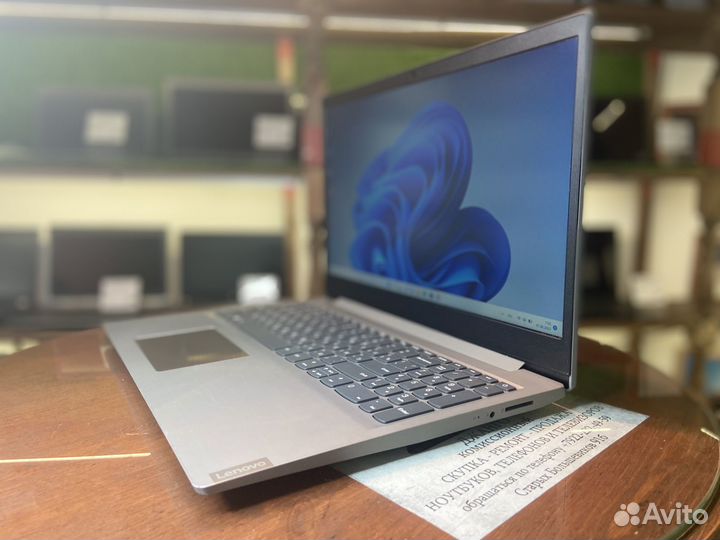 Ноутбук Lenovo AMD Athlon 300U/ Vega 3