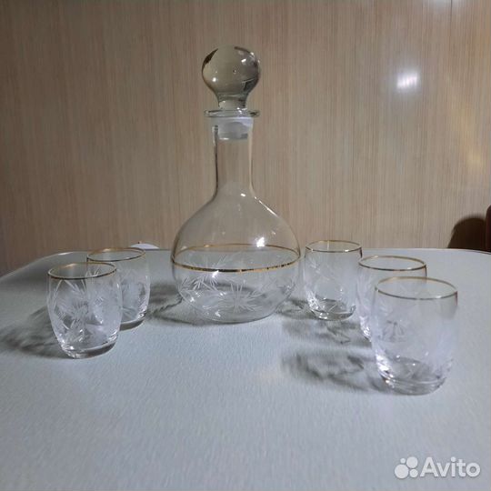 Графин с рюмками