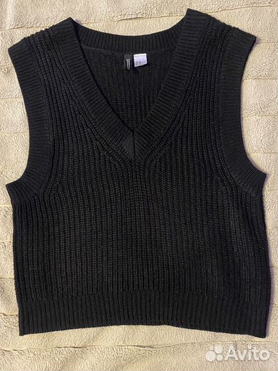 Жилет вязаный