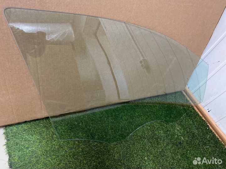Стекло дверное переднее правое Volkswagen Polo