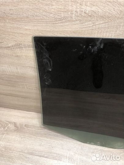 Стекло двери задней левой Фольксваген Тоуран