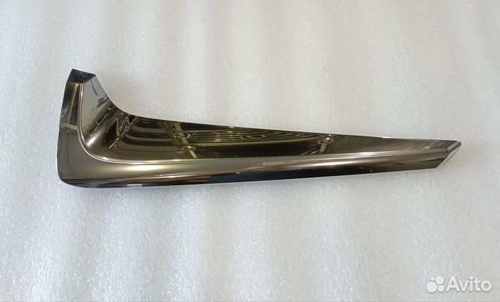 Lexus LX Накладка фонаря левая Оригинал 15-21