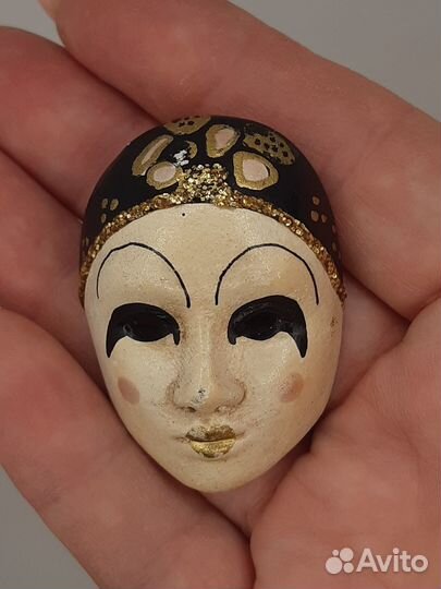 Броши Маски