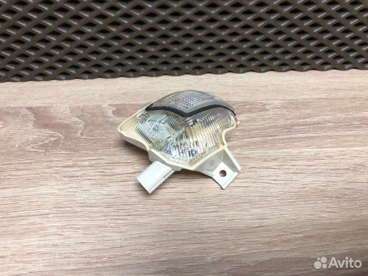 Повторитель поворота в зеркало правый Honda Accord