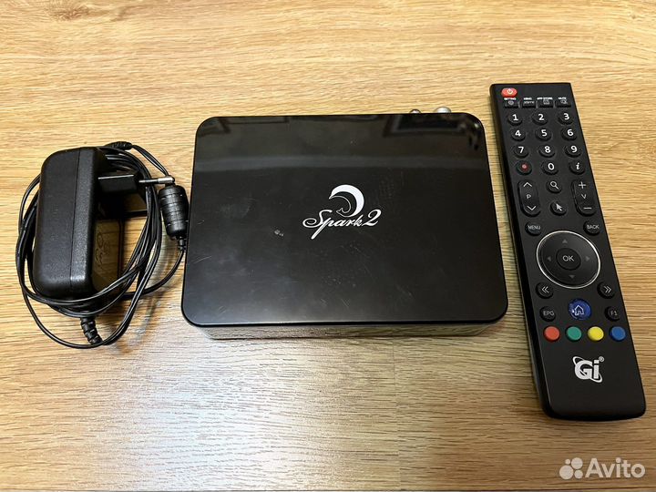Спутниковый тв тюнер (ресивер) Gi Spark 2 Combo