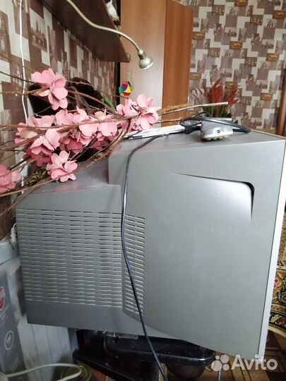 Цветной телевизор