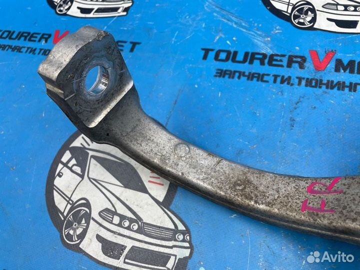 Ступица передняя правая Mercedes-Benz C-Class