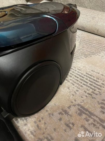 Пылесос Samsung 1800w с управлением на ручке